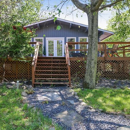 Chic Retreat: Lakeside Haven with Hot Tub & Game Room Tobyhanna Exterior photo